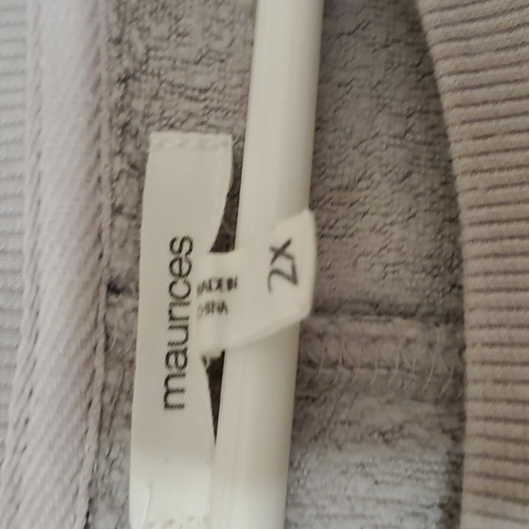 Maurices Tops - 2X Maurices leopard print long sleeve sweatshirt, slits on sides, longer front